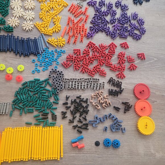 K'nex building set- large lot of mixed sets in storage container - Picture 5 of 8
